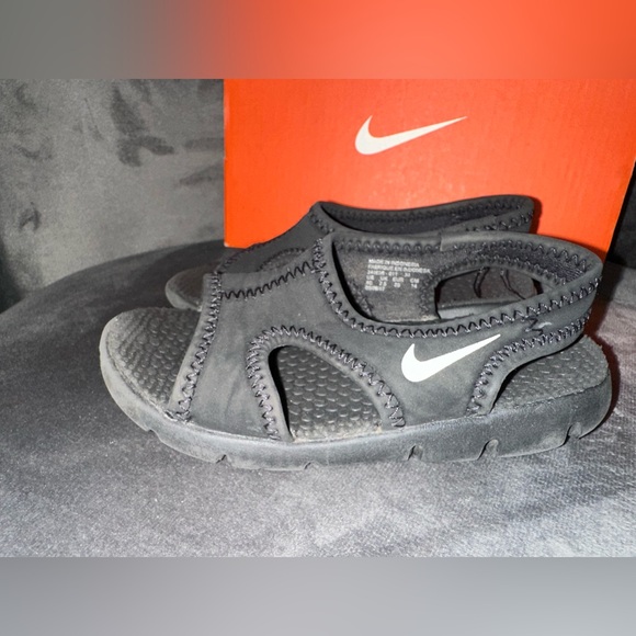 GUC | Toddler Nike slip on sandals | size 8C - Picture 3 of 13